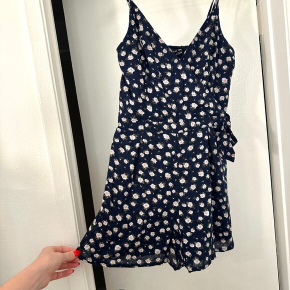 ABERCROMBIE & FITCH Navy Blue & Rose Floral Romper Jumpsuit – Small - Picture 5 of 9